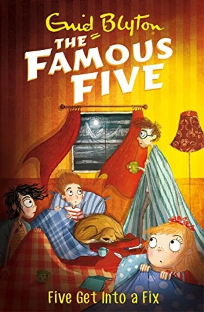 Five Get Into A Fix: 17 (The Famous Five Series)